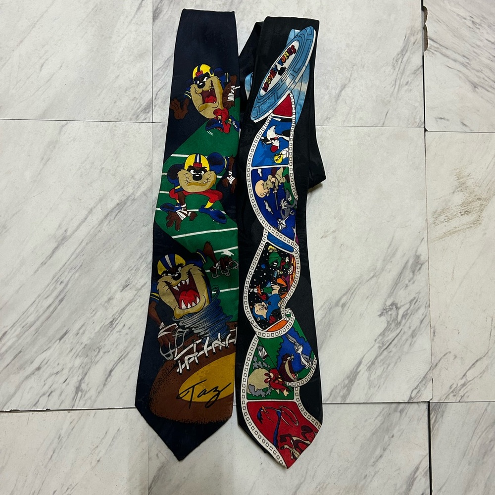 Vintage TAZ Football Neck Tie. Looney Tunes tie bundle   1995